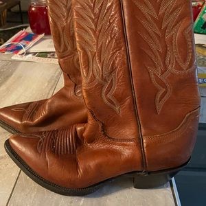 Justin brown leather boots. Good condition